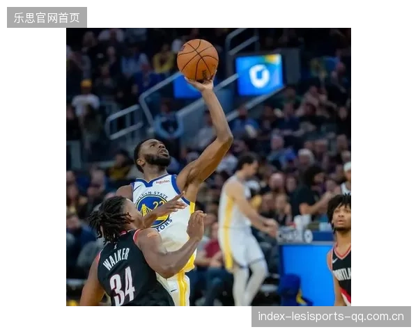 NBA后卫晃飞对手后慢动作上篮引热议——篮球智商与技术的完美混搭